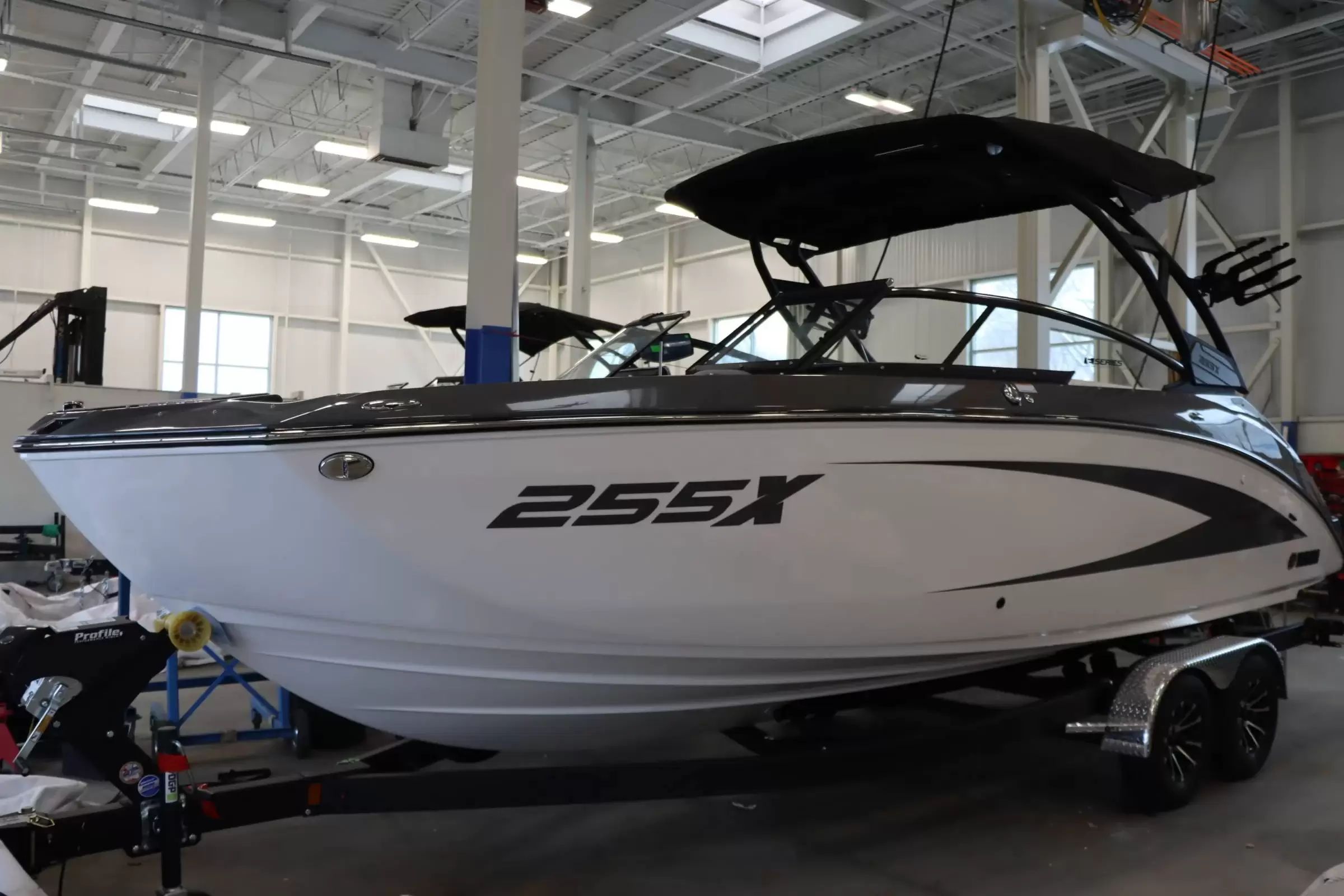 2025 Yamaha Boats 255XE