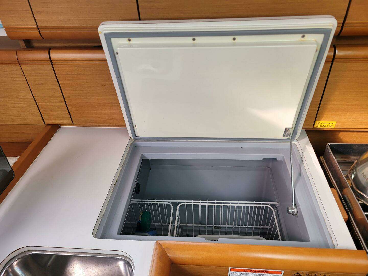 2014 Jeanneau 379 - Image 40