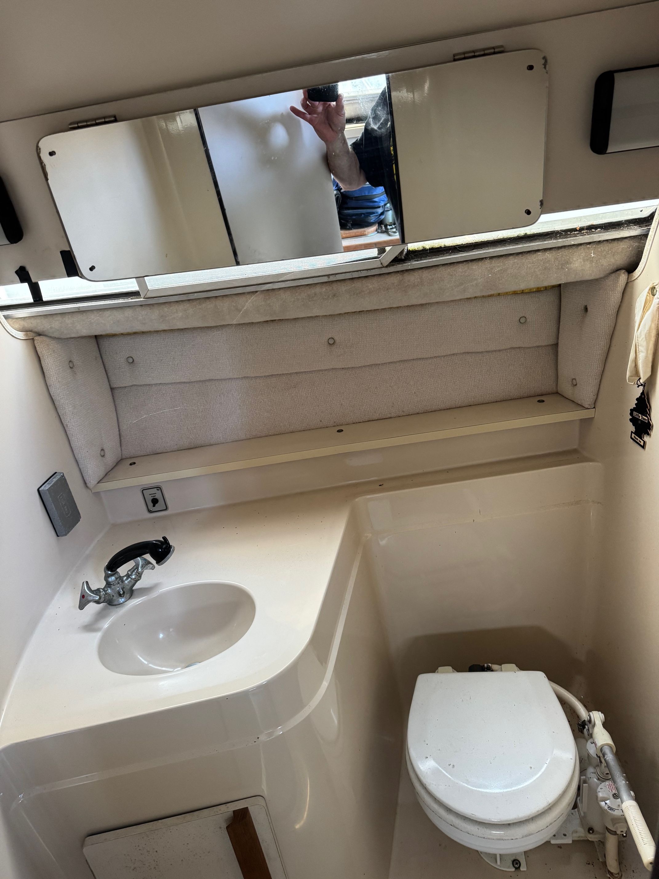 1989 Carver Montego Aft Cabin - 3