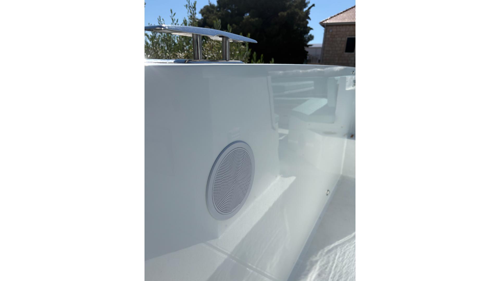 2025 De Antonio Yachts e23 Open, sleek white exterior with integrated speaker.