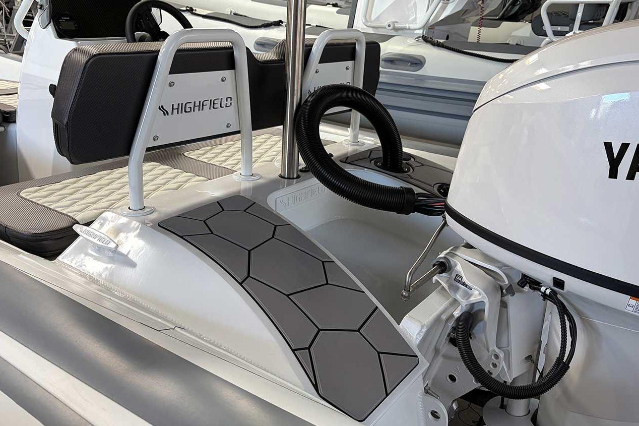 2026 Highfield Sport 460 boat interior with Yamaha engine, featuring sleek seating and modern design.