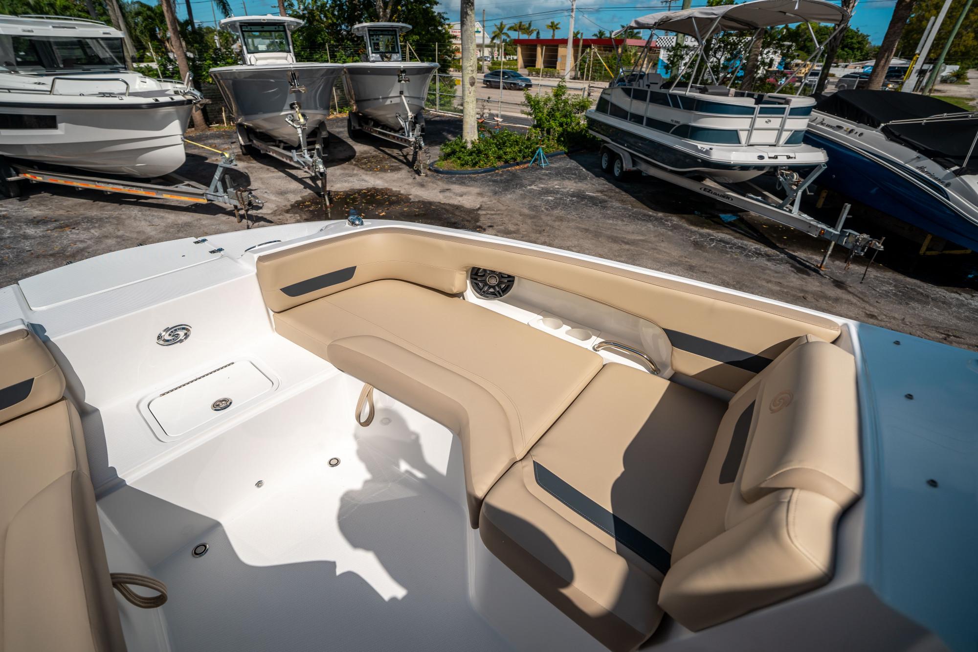 2025 Hurricane SunDeck 235 OB - 27