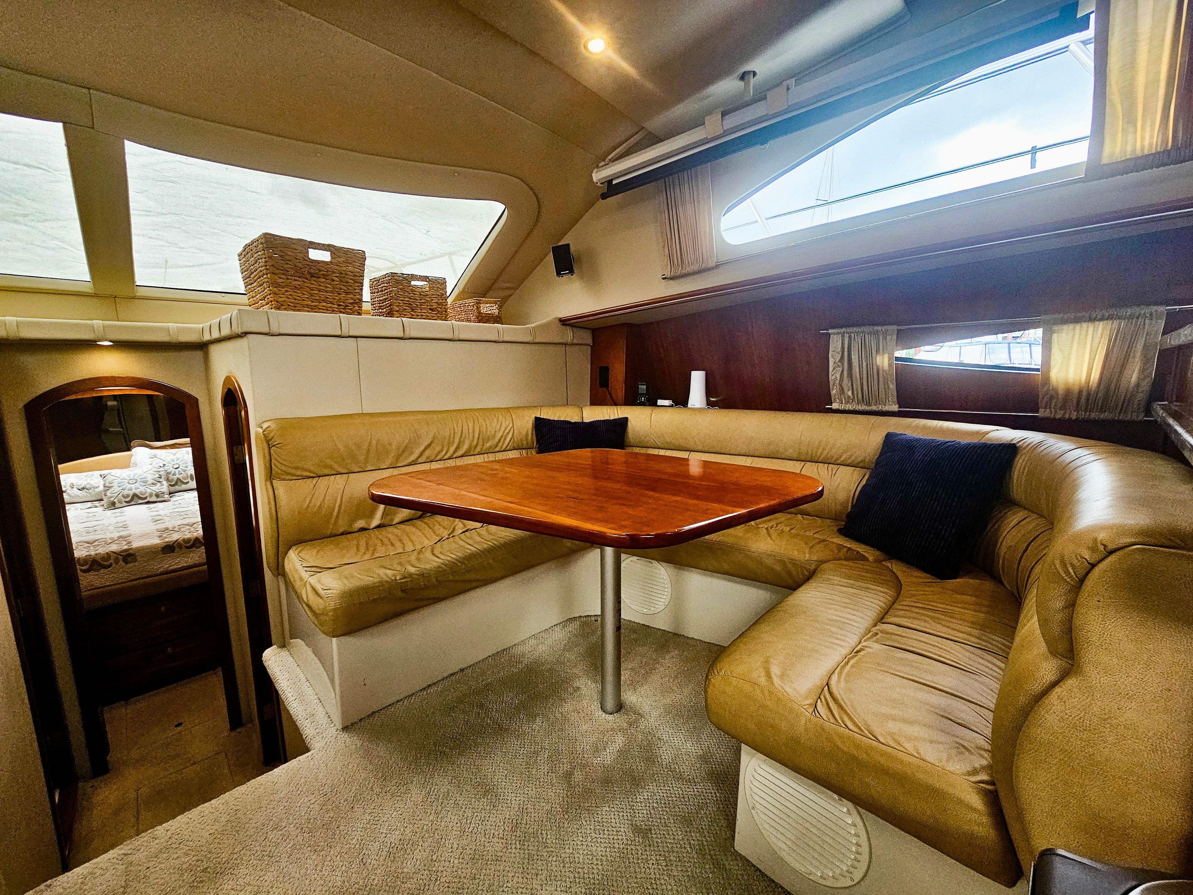 2008 Cruisers Yachts 455 Express Motoryacht - 13