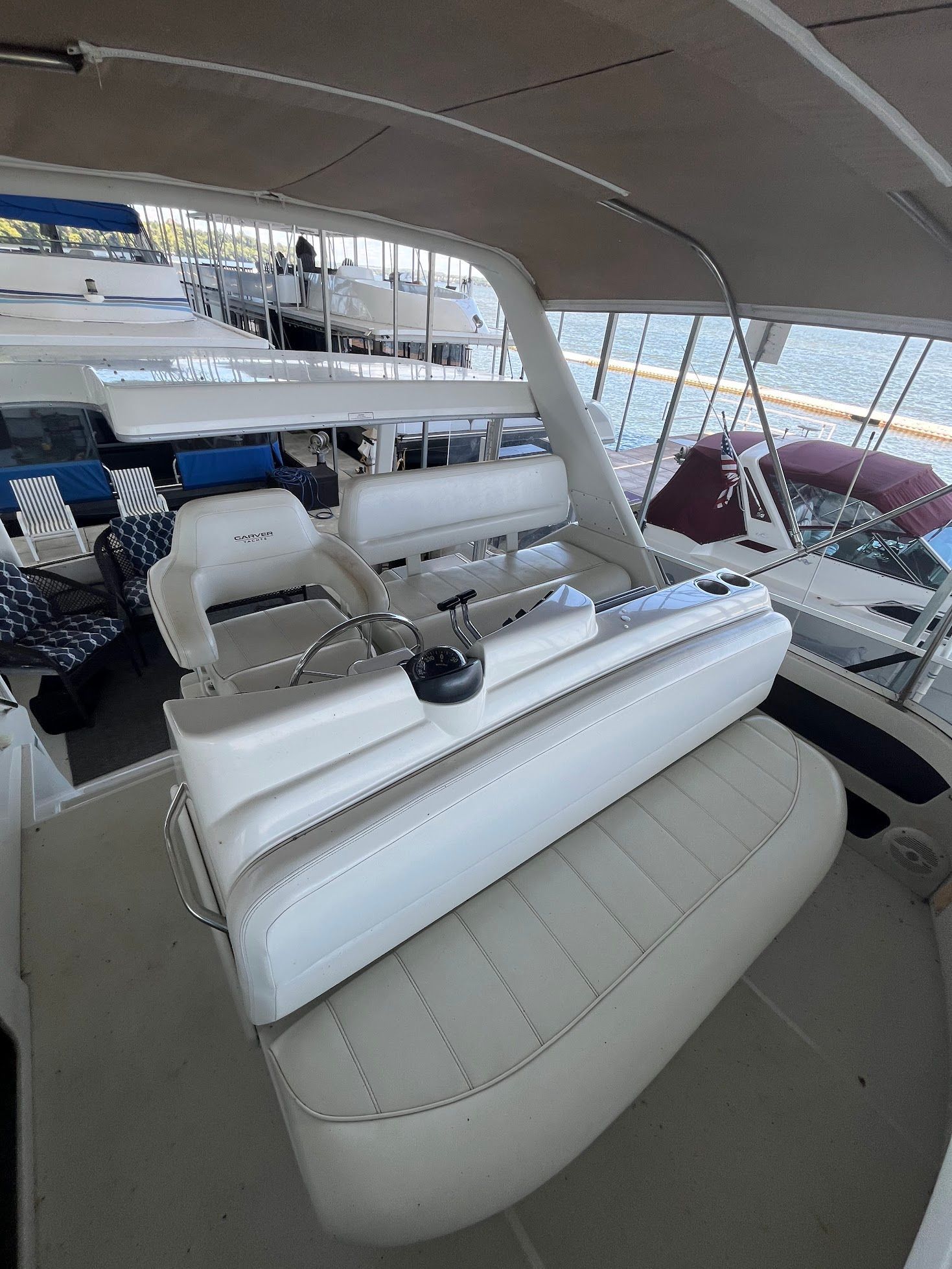 1998 Carver 355 Aft Cabin Motor Yacht - 21
