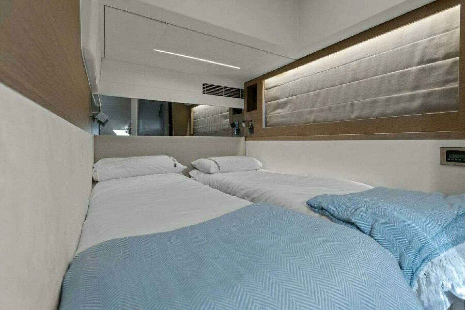 2022 Prestige 590 Flybridge - Image 41