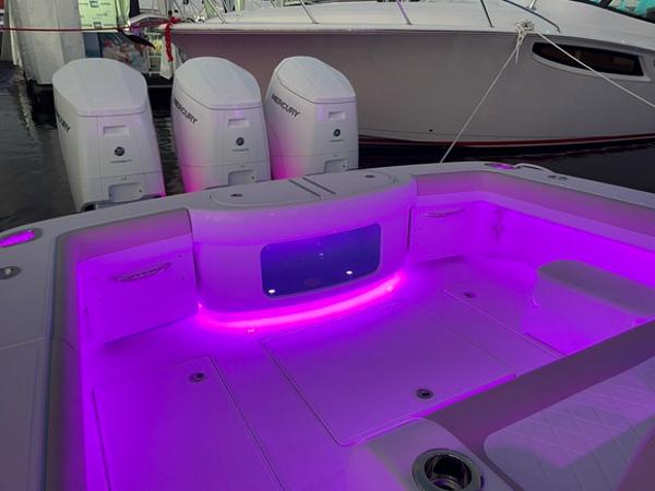 2026 Mag Bay 43 Center Console - 63