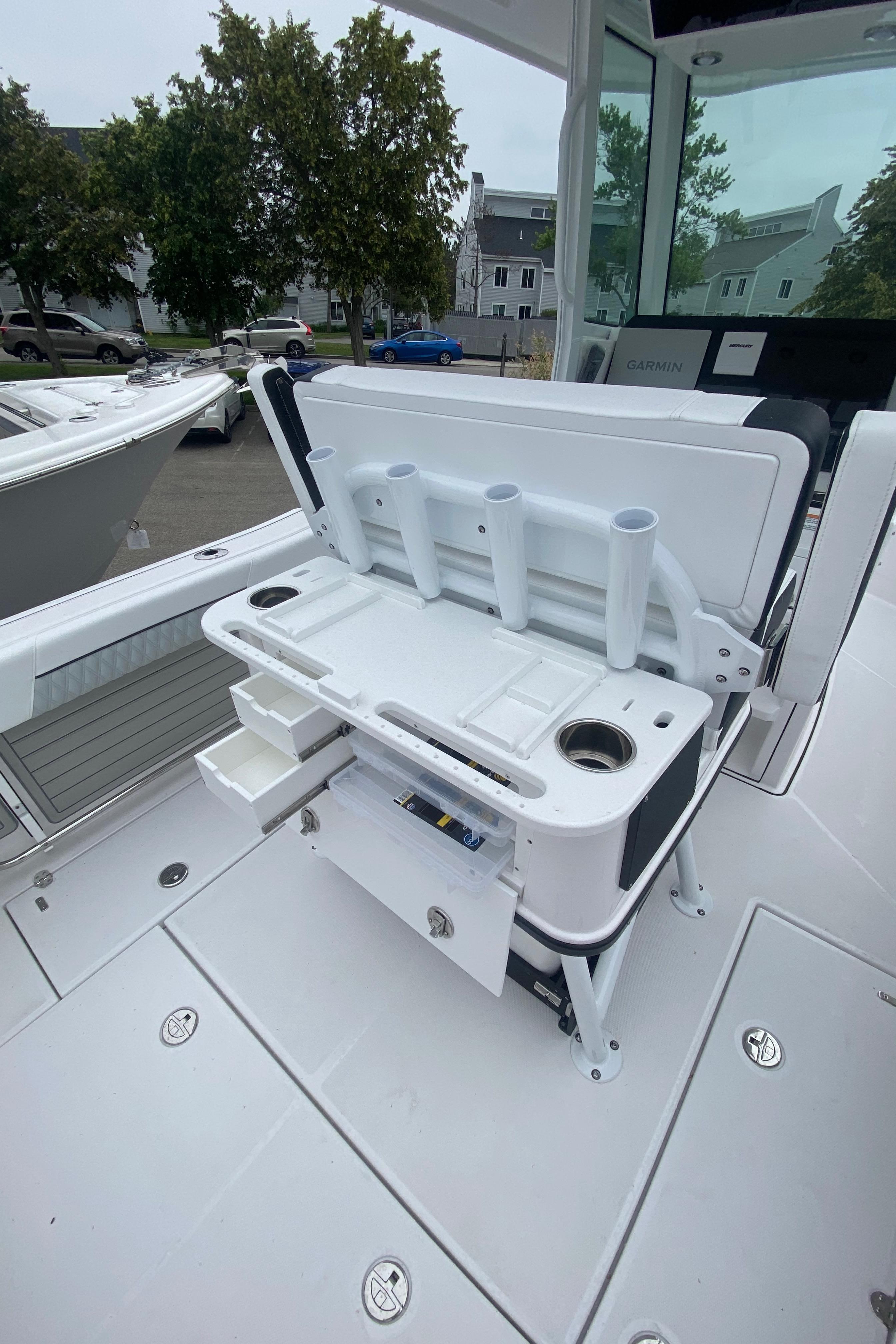 2025 Blackfin 252 CC boat with fishing rod holders and storage compartments.