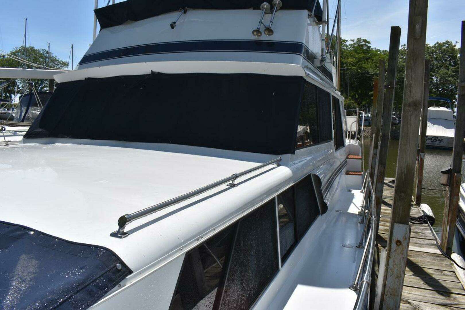 1985 Marinette 39 Double Cabin - Image 10