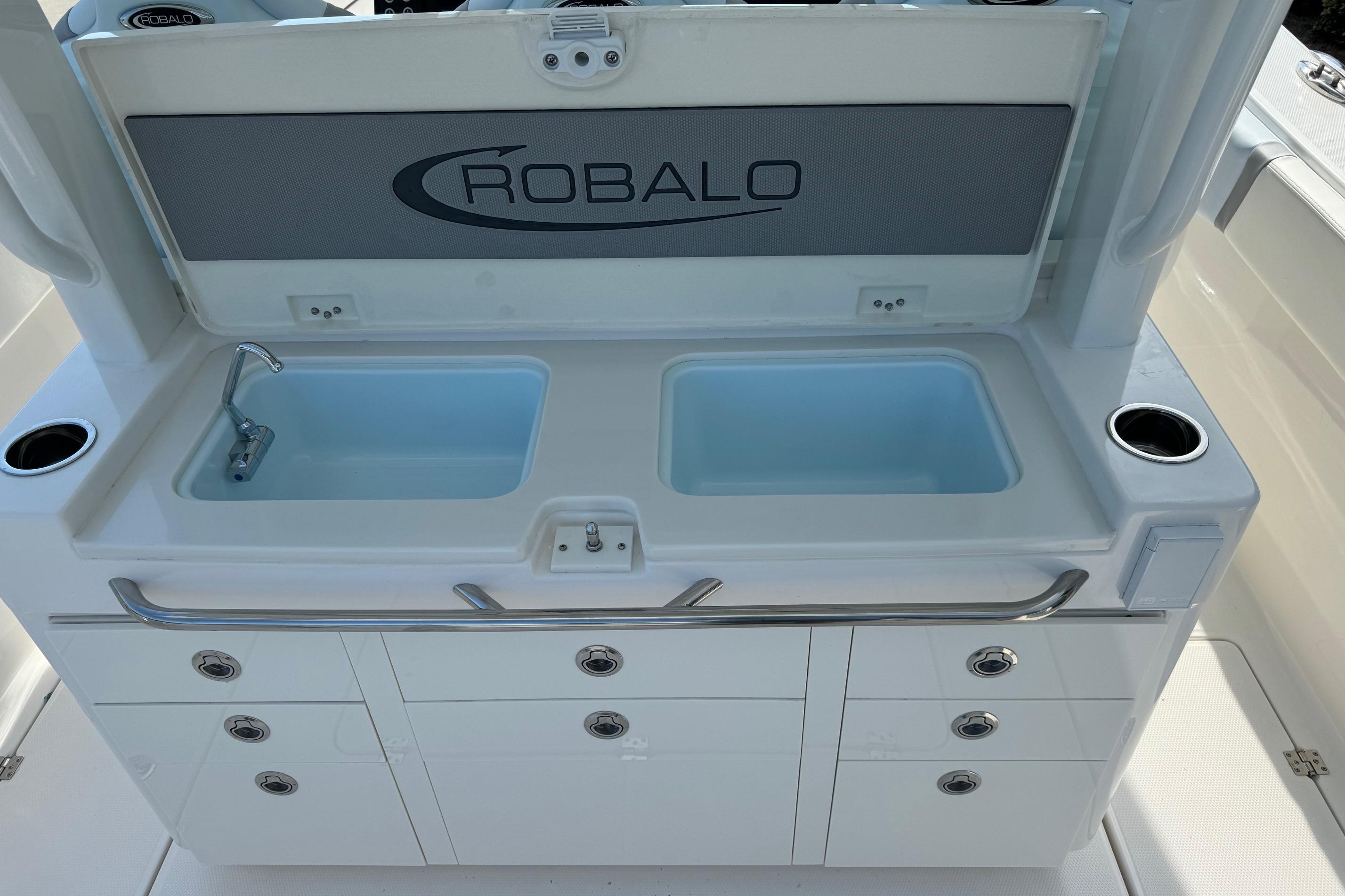 2025 Robalo R360 Center Console boat sink and storage area.