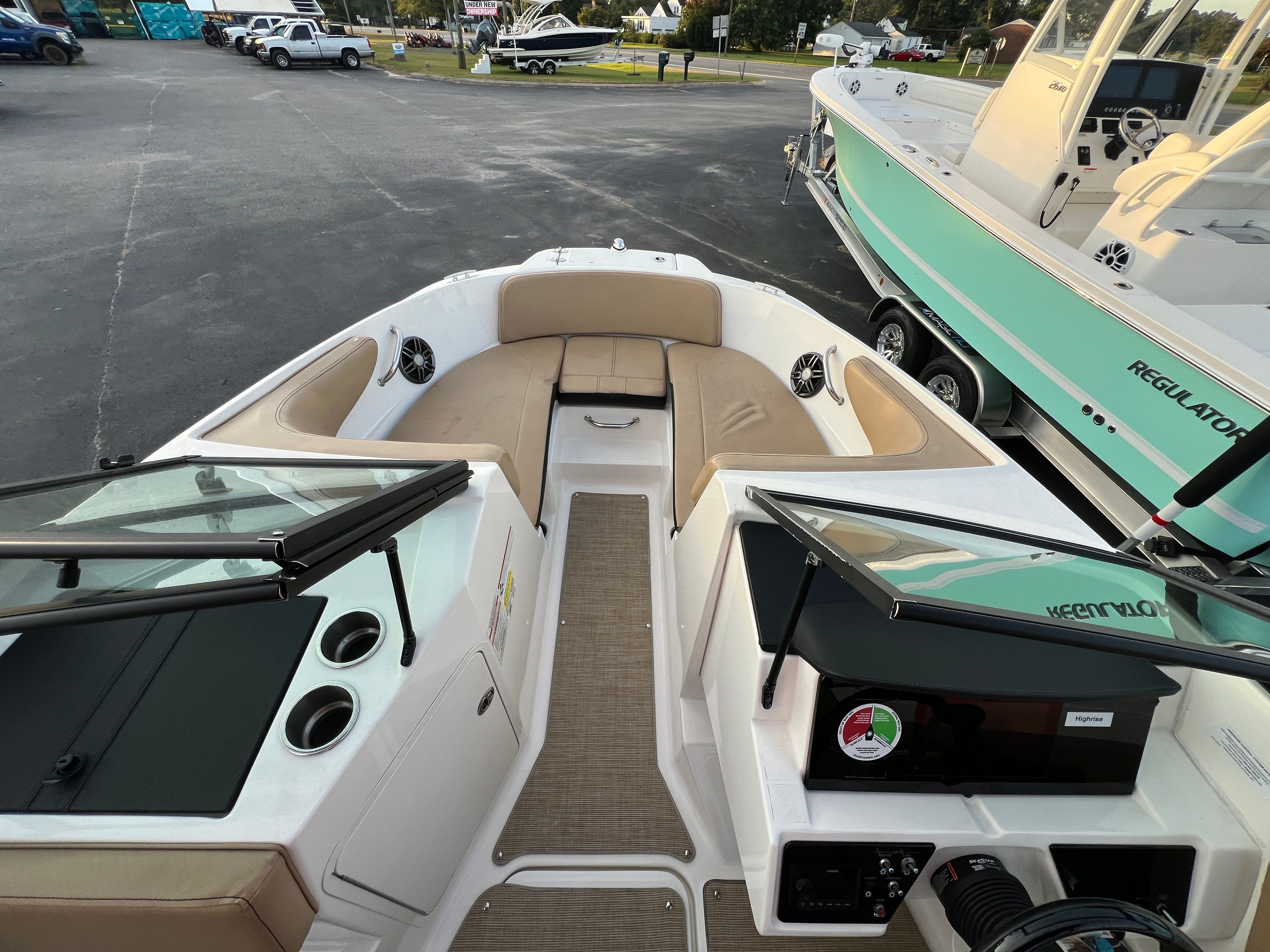 2022 Sea Ray SPX 210 Outboard - 8