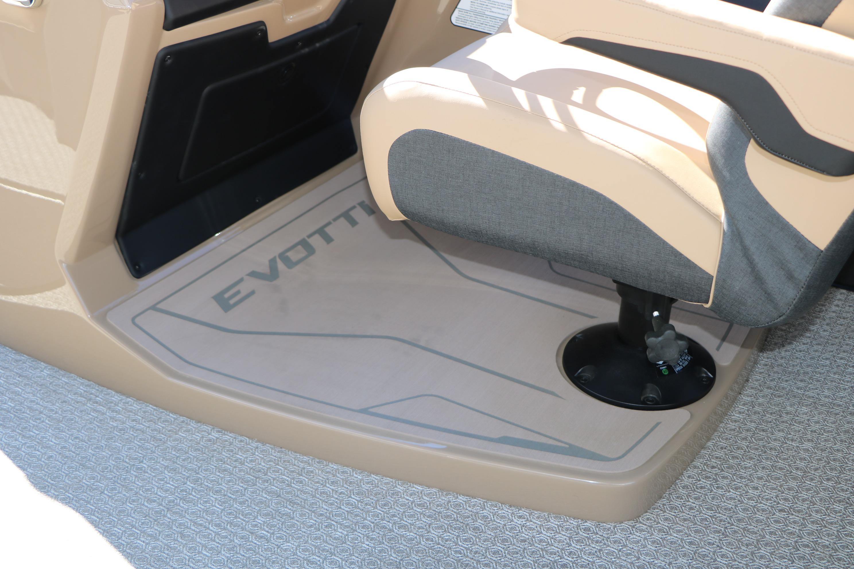 Captain's seat of 2026 Evotti 525 QL Tri-Toon boat, featuring beige and gray upholstery.