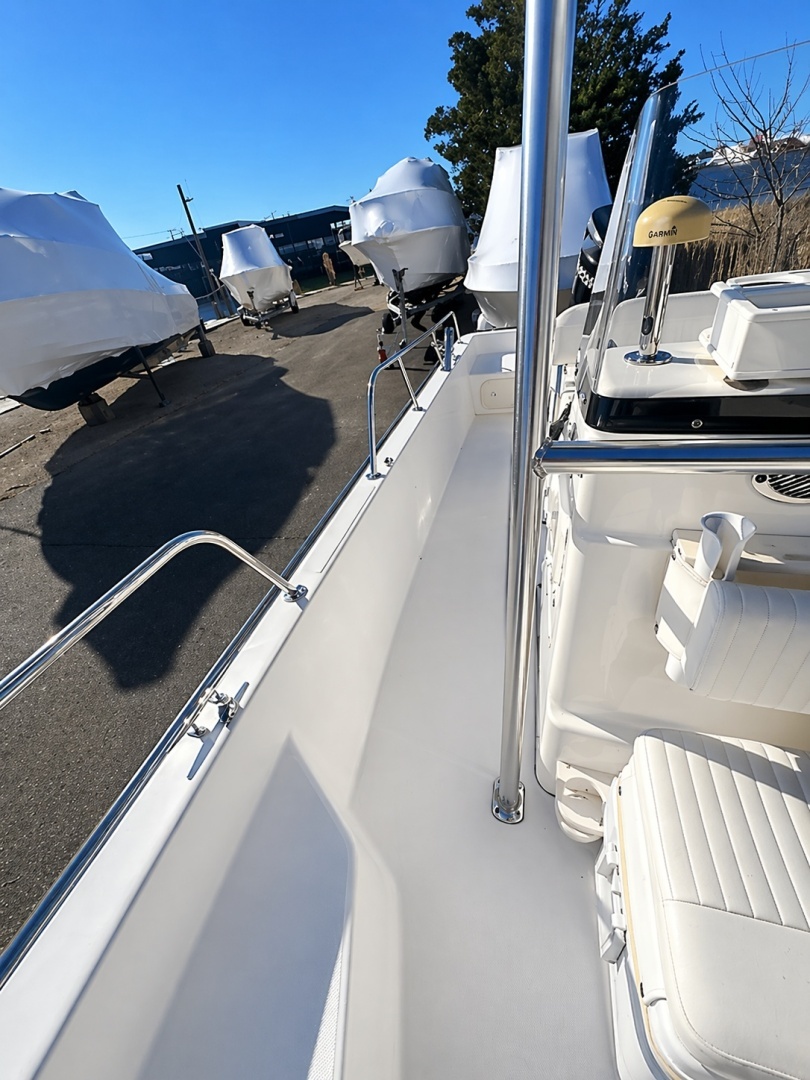 2011 Boston Whaler 190 Montauk - Image 3