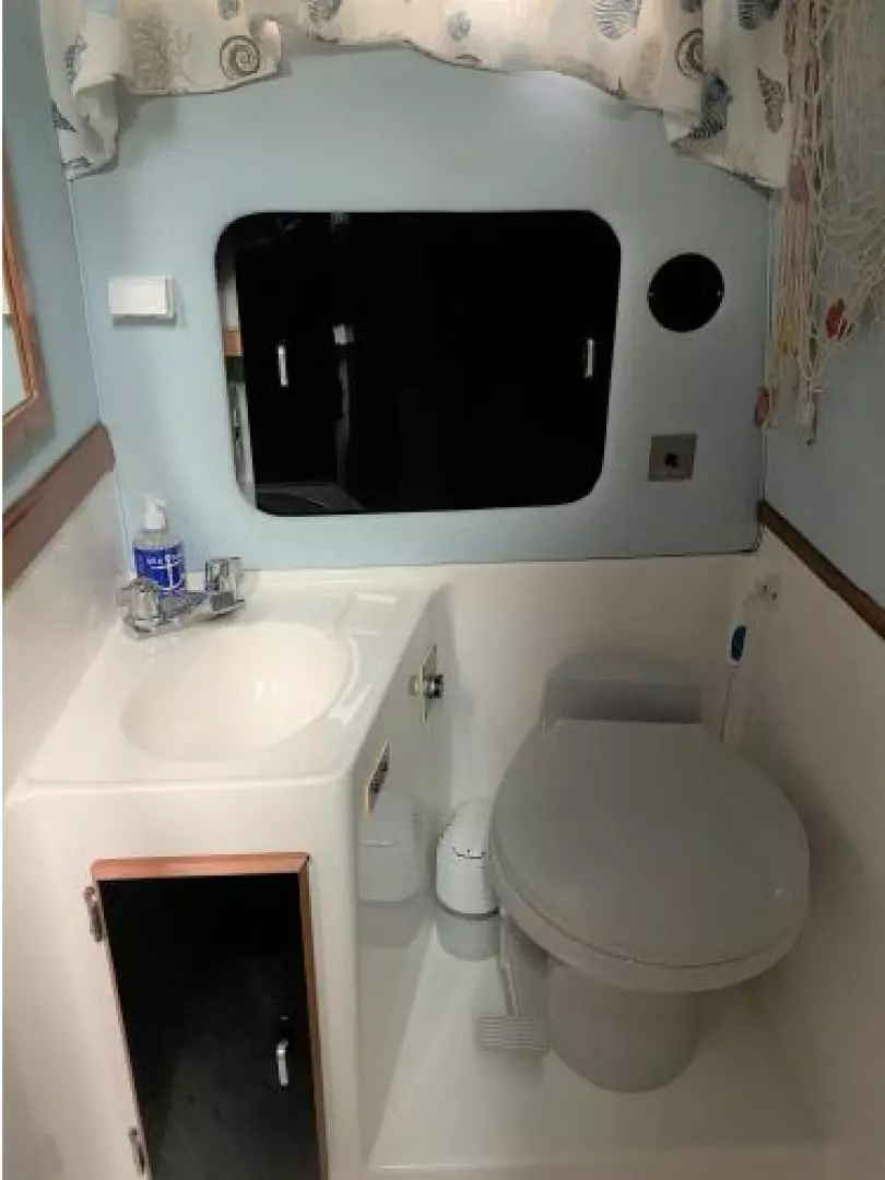 1988 Sea Ray 340 Express Cruiser - Image 24