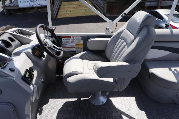 2024 Bennington 21 SSR boat captain's chair and helm station.