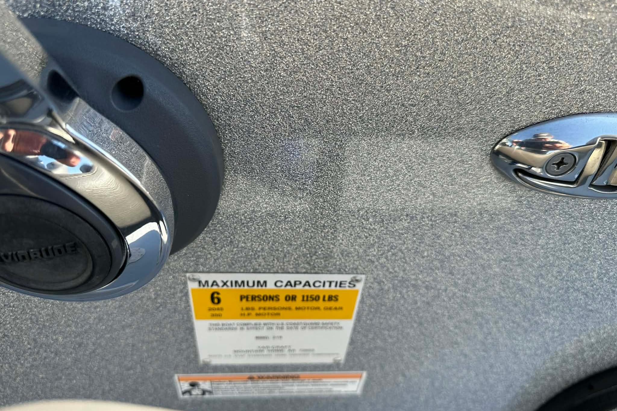2018 Yar-Craft 219TFX boat capacity label, indicating a maximum of 6 persons or 1150 lbs.