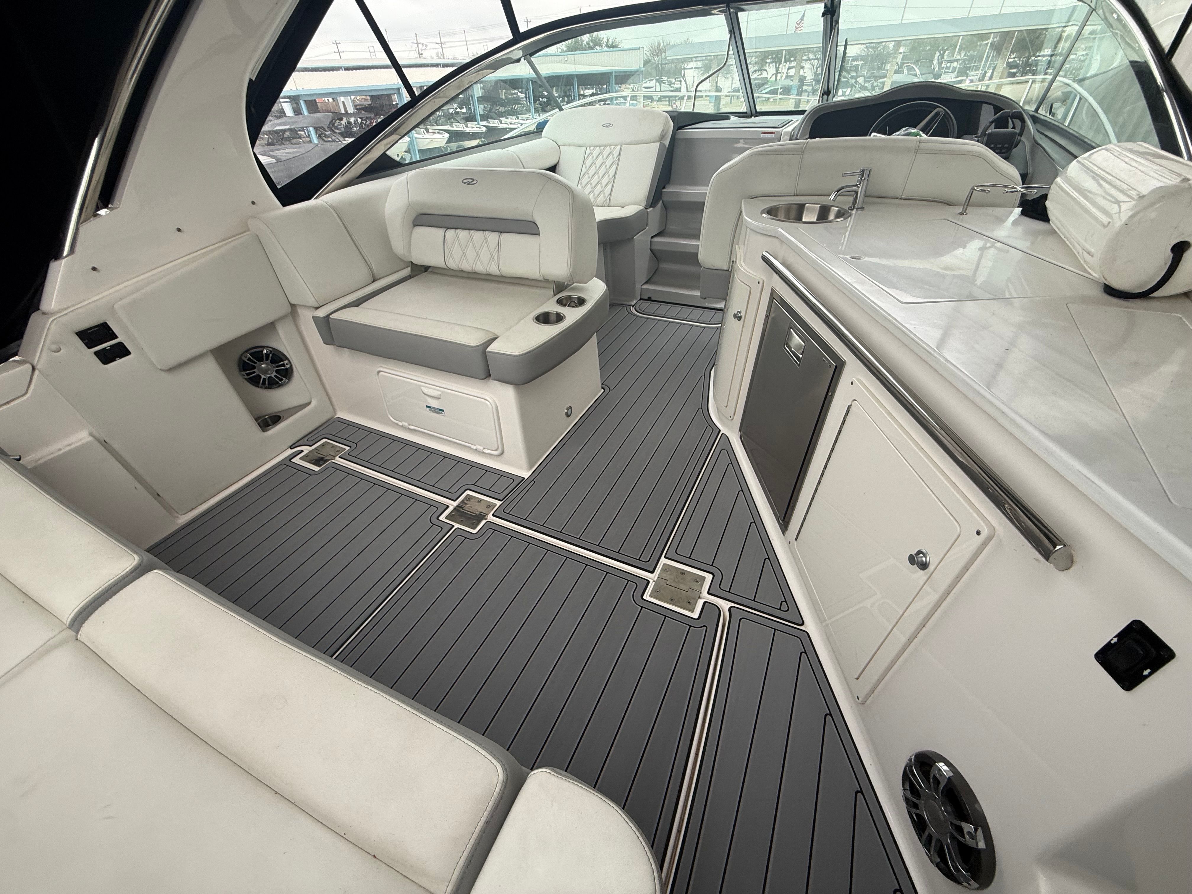 2023 REGAL 33 EXPRESS - Image 49