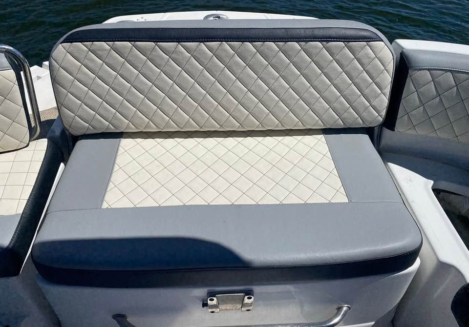 Padded seating on a 2016 Cruisers Sport Series 29SS boat.