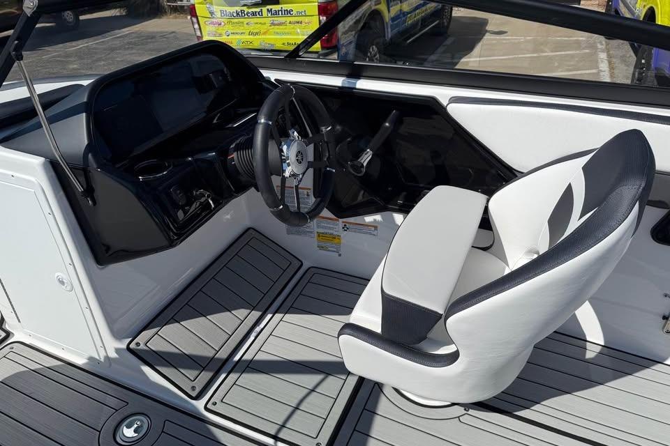 2026 Yamaha Boats 195S cockpit with sleek steering wheel and modern seating design.