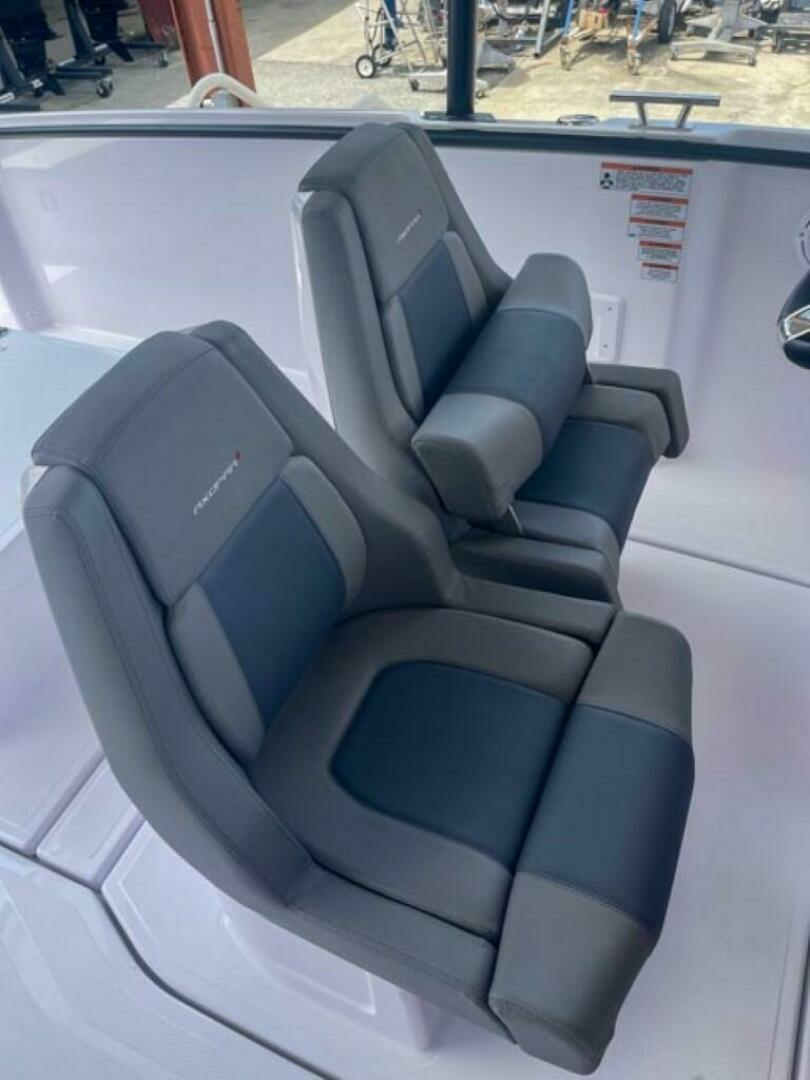 2024 Axopar 25 Cross Top - Image 11