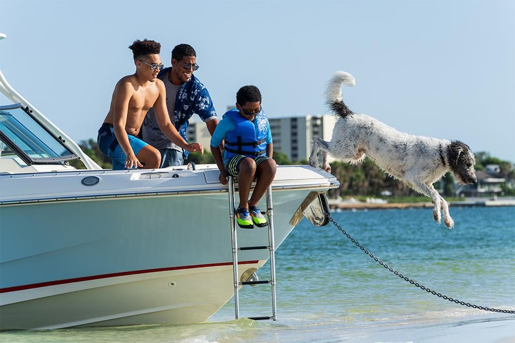 2023-Boston-Whaler-240-Vantage-MarineMax