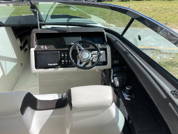 2017 Sea Ray SLX 350 - 9