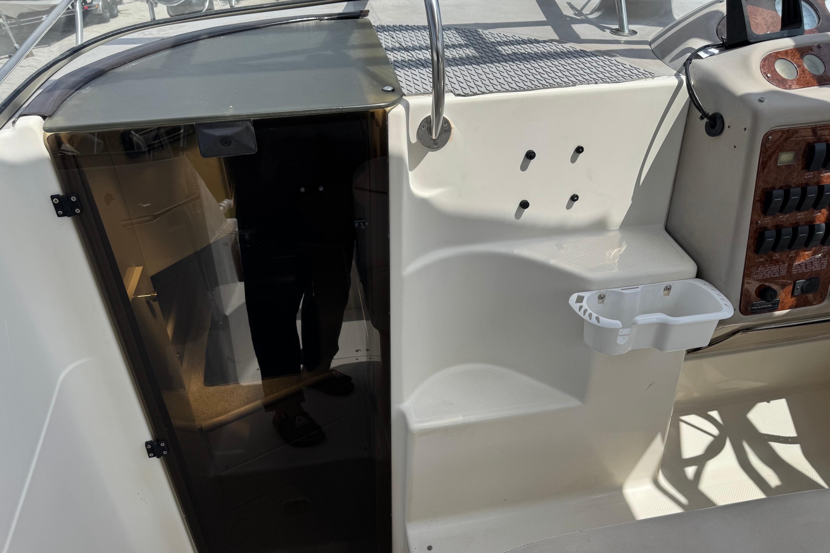 2000 Maxum 2400 SCR boat interior with control panel and cabin entrance.
