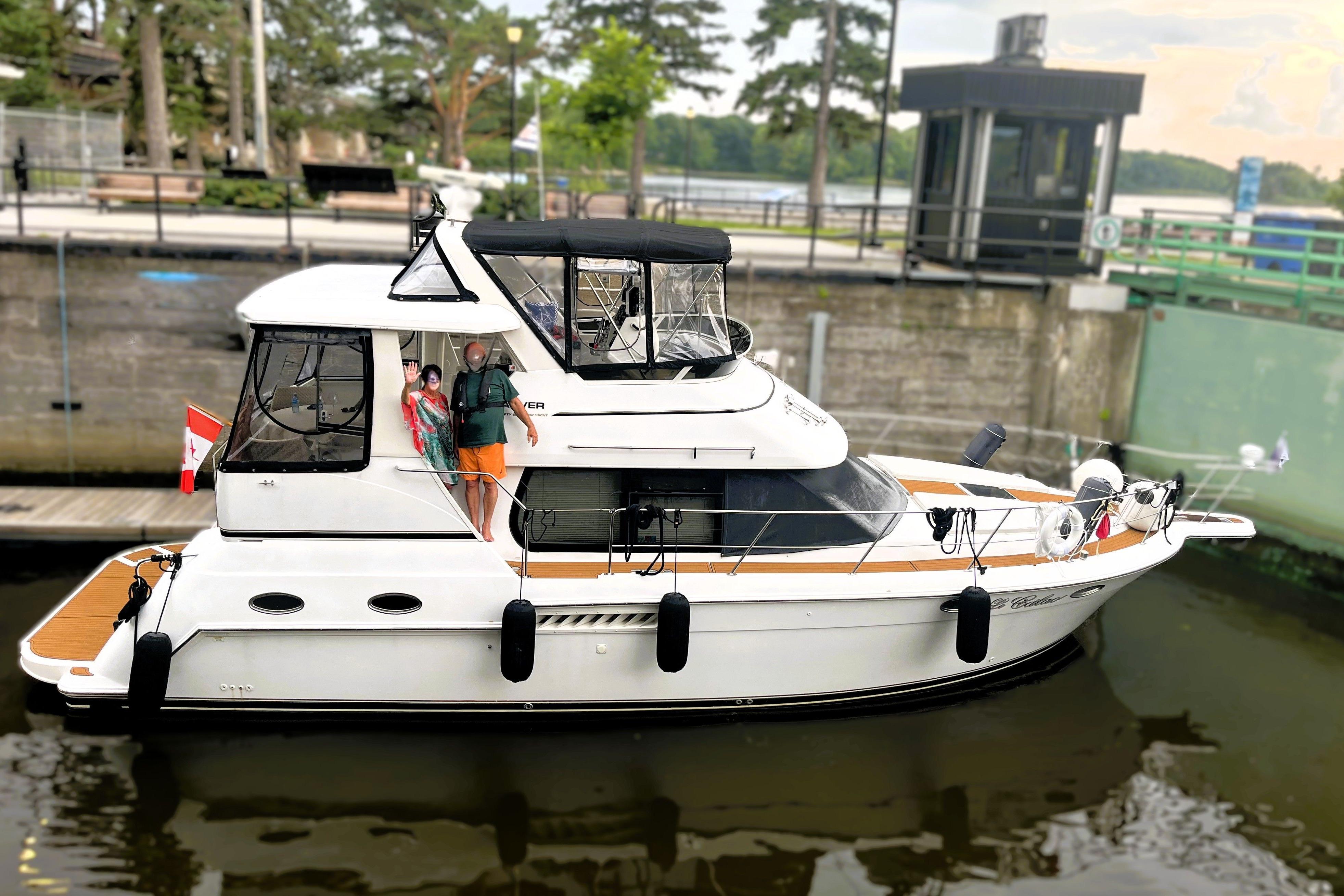 2001 Carver 356 Motor Yacht