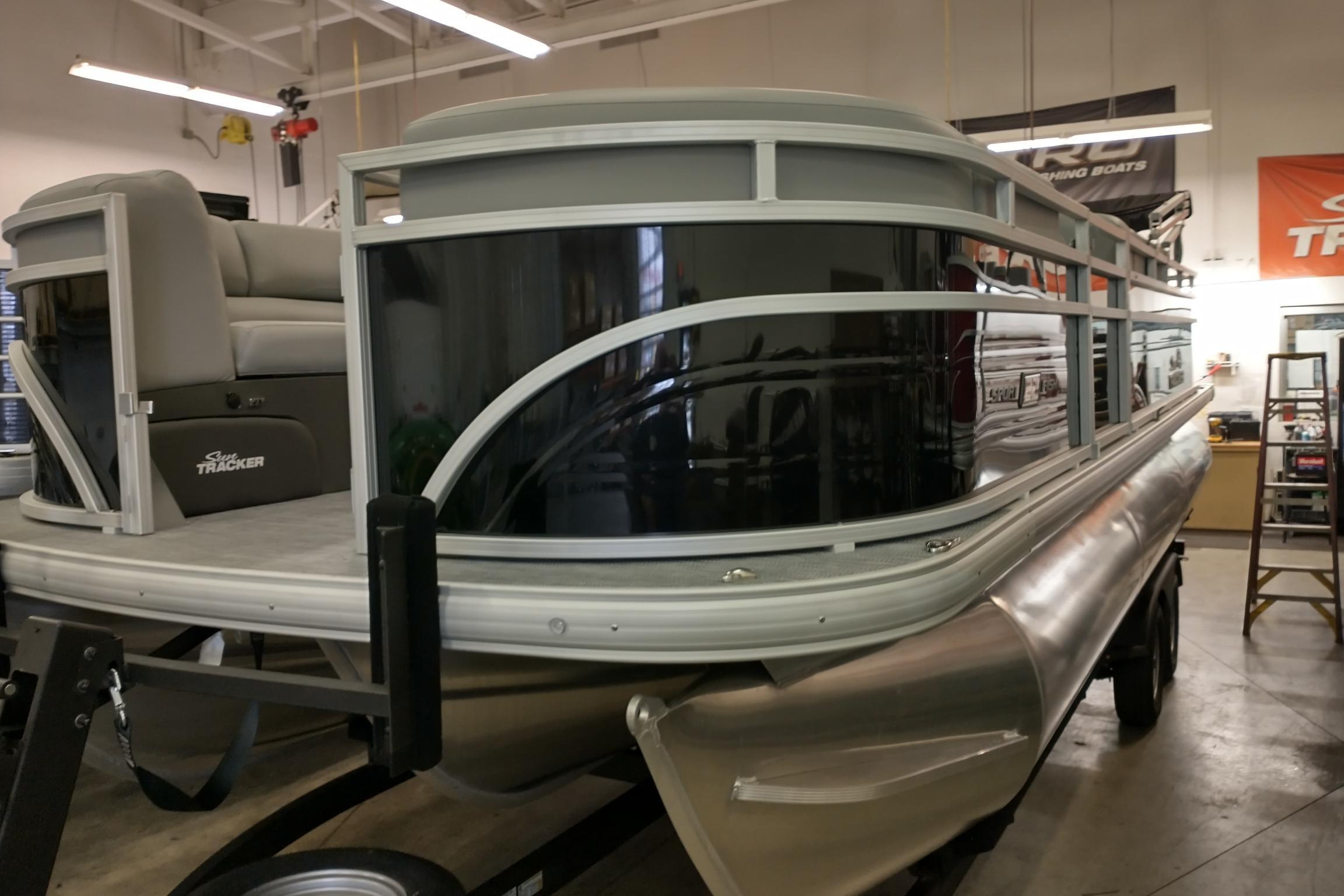 2026 Sun Tracker SportFish 22 XP3