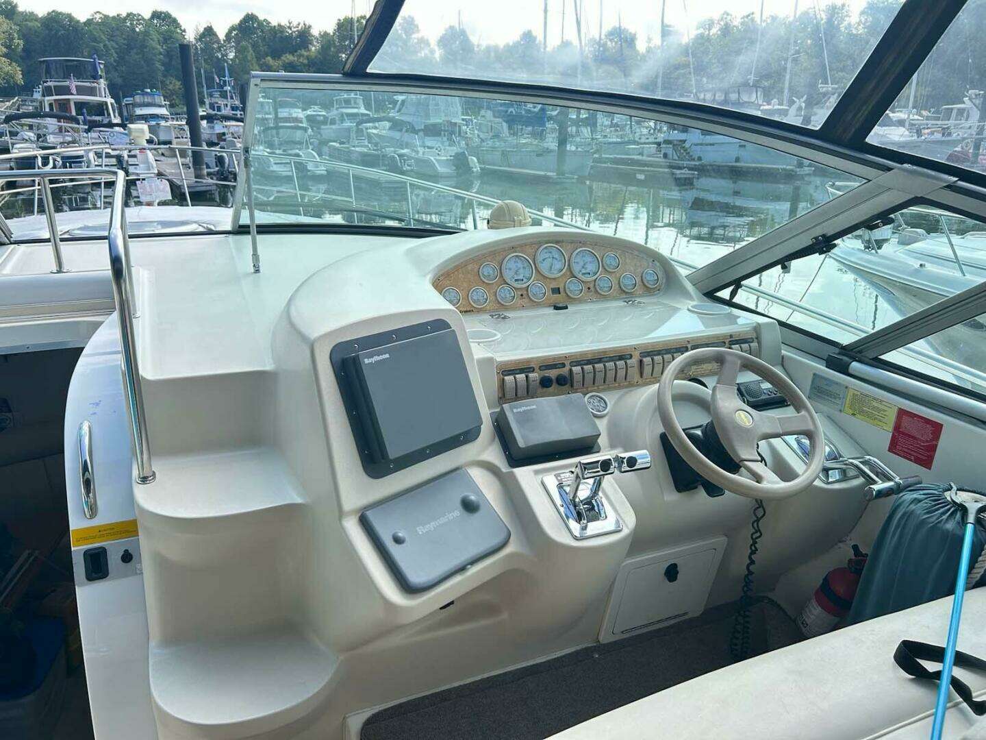 1997 Cruisers Yachts 4270 Esprit - Image 5