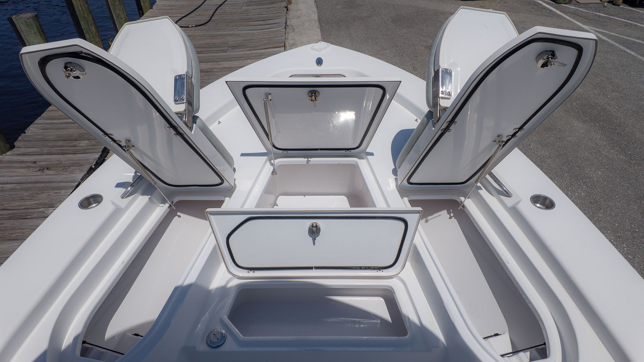 2019 Sportsman Masters 267 Bay Boat - 12
