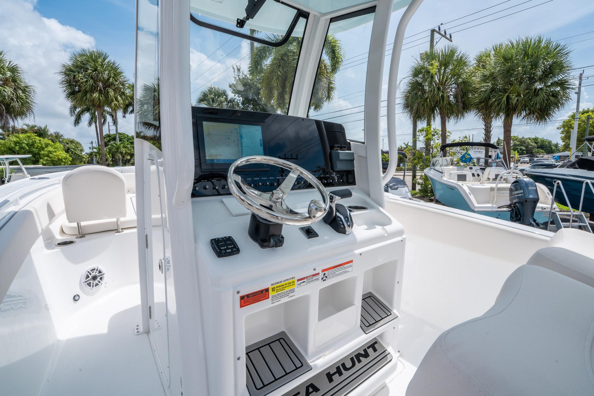 2026 Sea Hunt Ultra 255 SE - 18