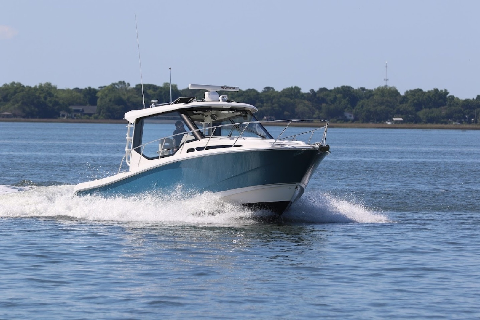 2021 Boston Whaler 325 Conquest - Image 9