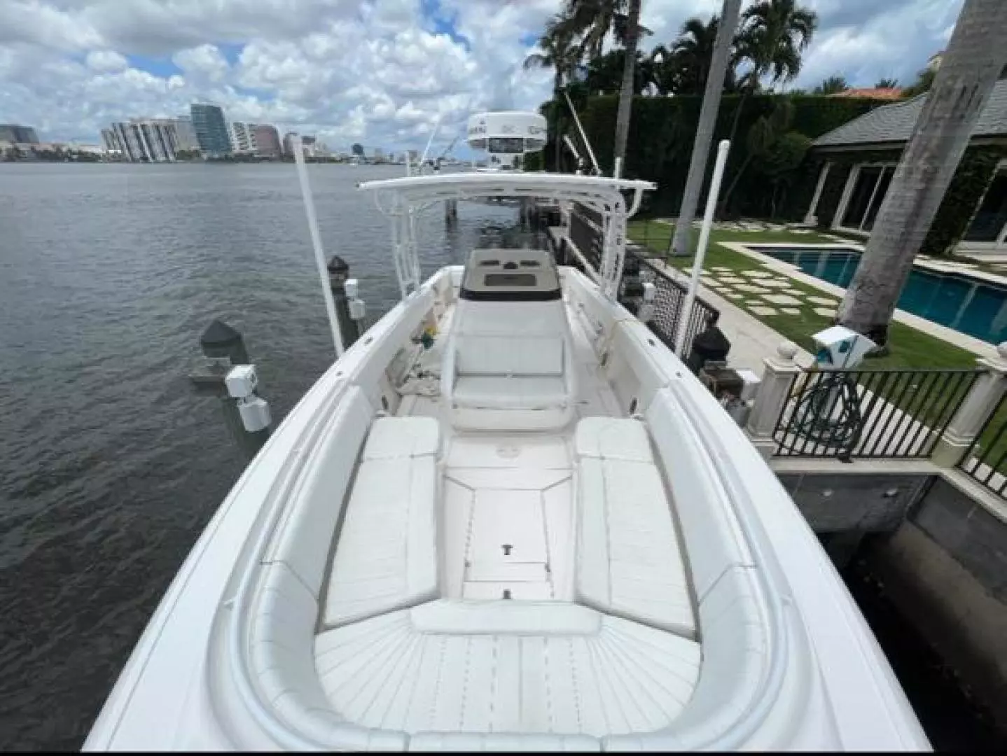 2012 Intrepid 327 - Image 3