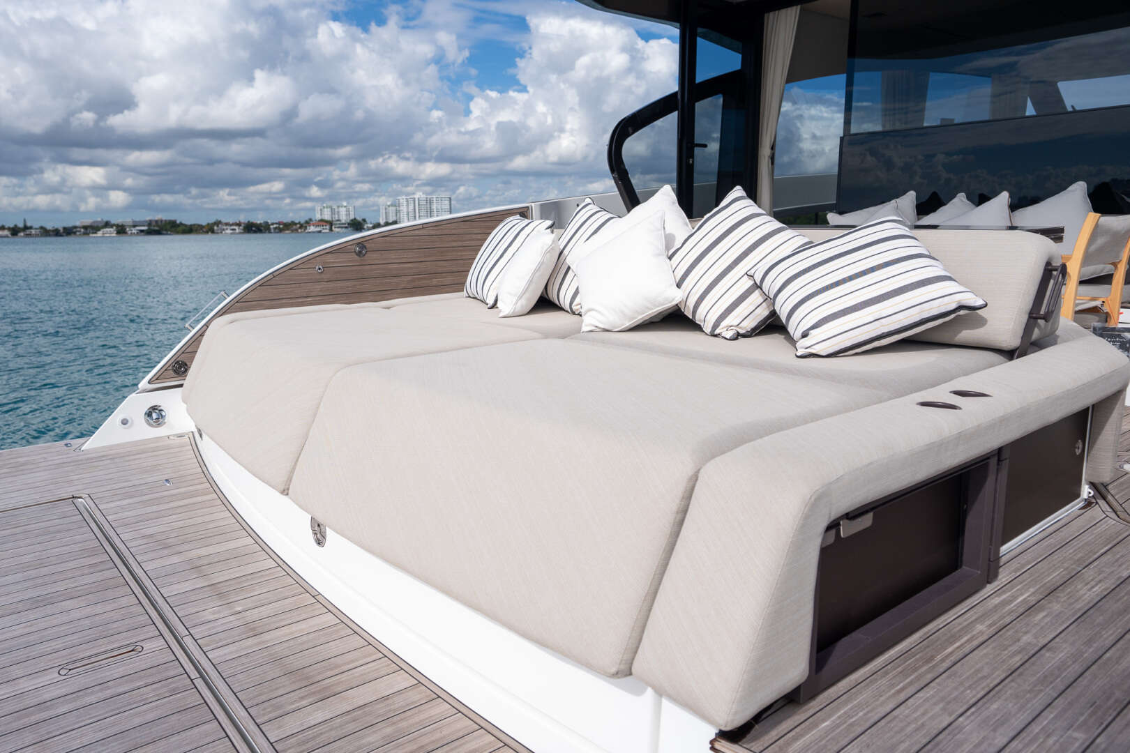 2026 Azimut Seadeck 6 - Image 26