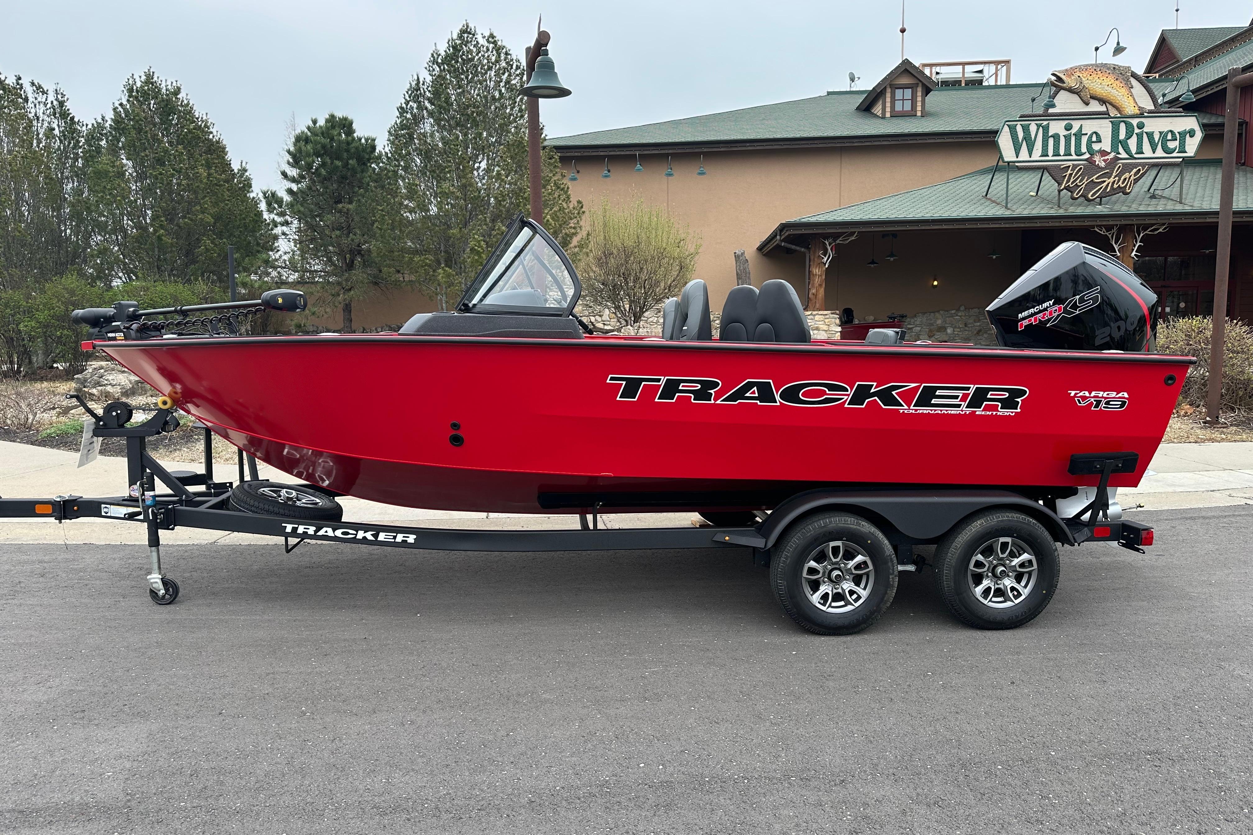 2026 Tracker Targa V-19 Combo