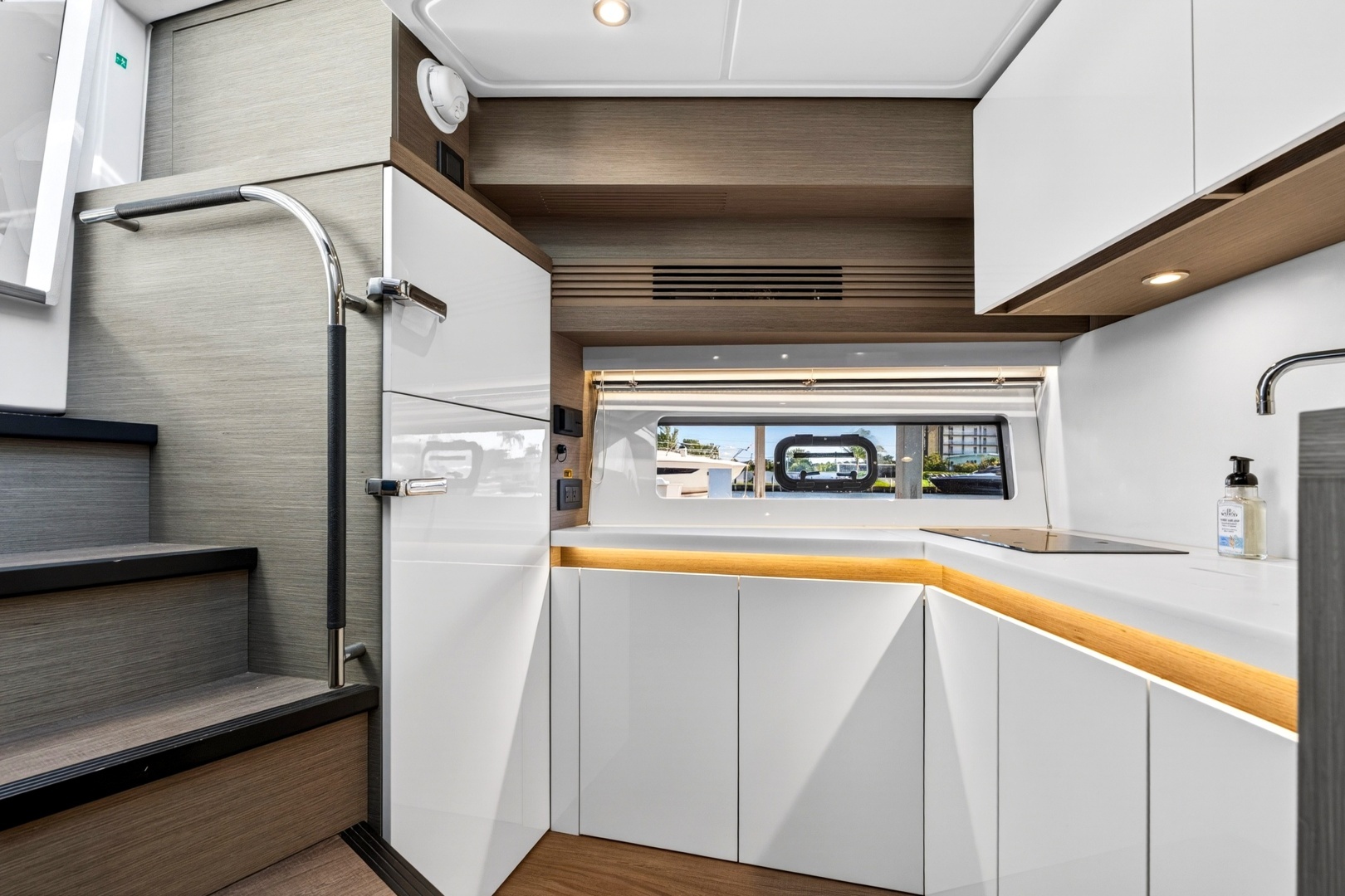 2023 Beneteau Gran Turismo 45 - Image 34