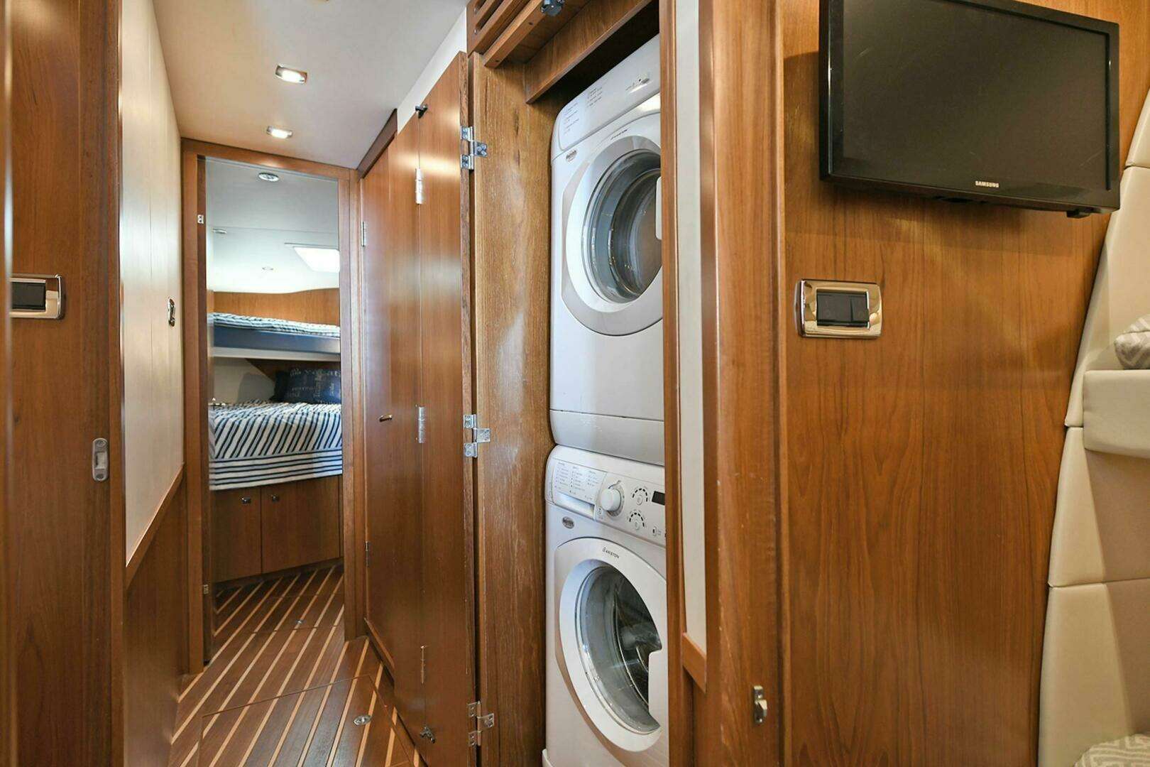 2015 Tiara Yachts 48 Convertible - Image 33