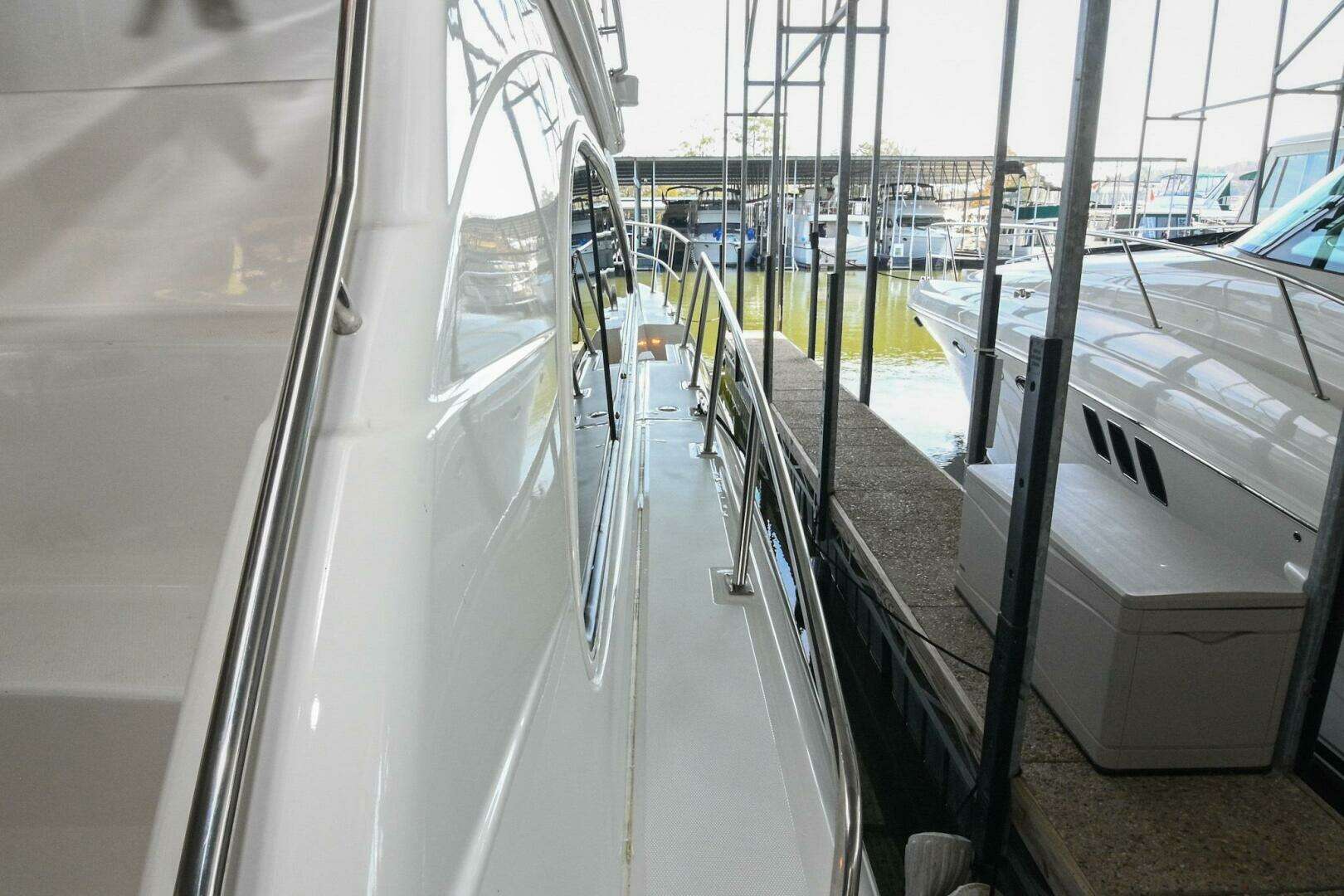 2002 Cruisers Yachts 5000 Sedan Sport - Image 115