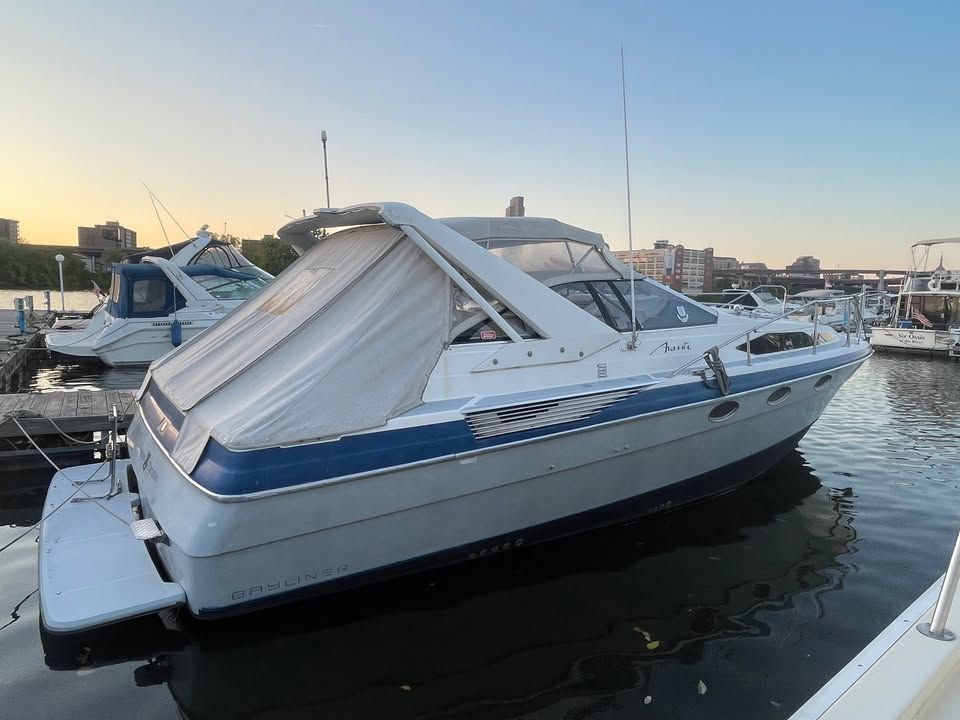1989 Bayliner 3485 Avanti - 2