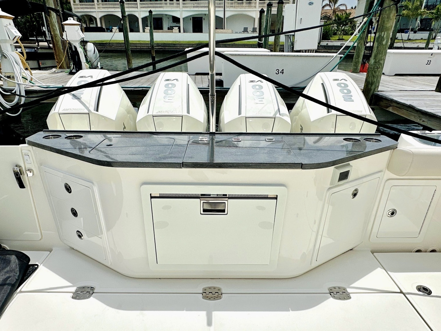 2023 Boston Whaler 405 Conquest - Image 10