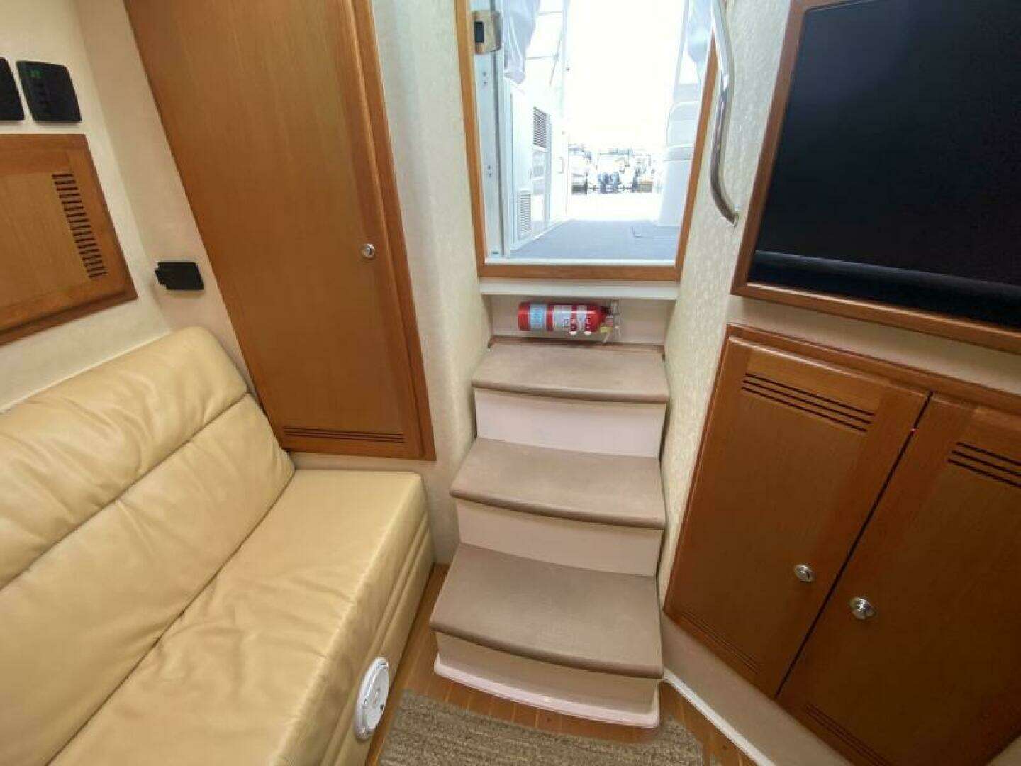 2006 Cabo 40 Express - Image 6