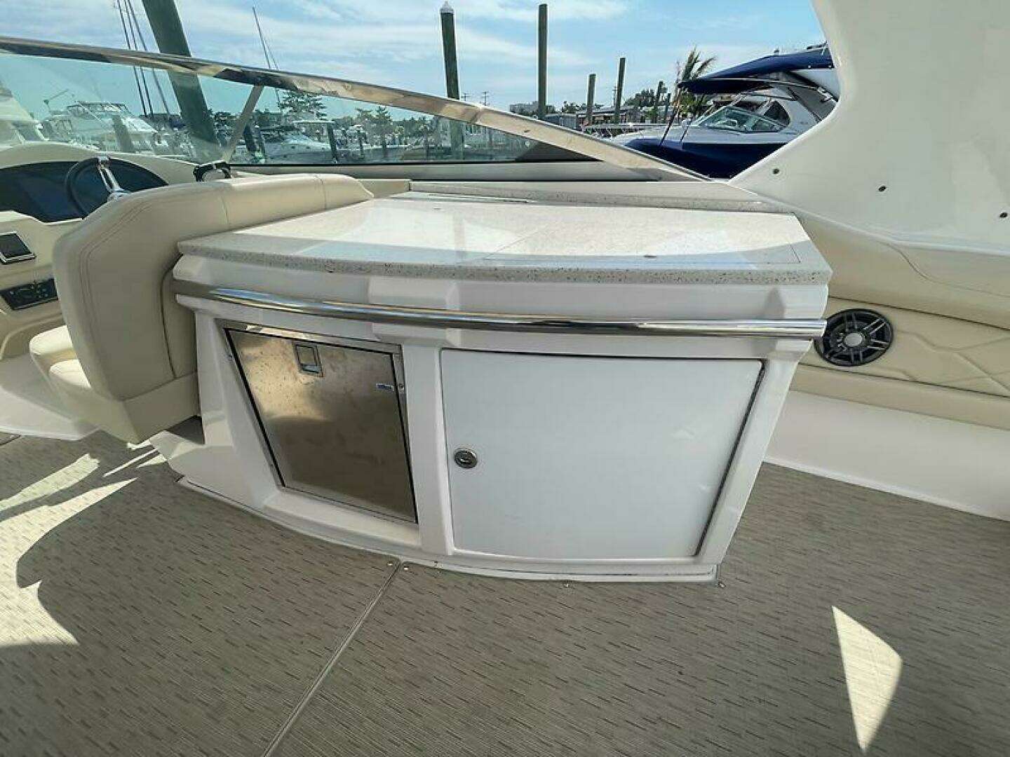 2018 Regal 33 OBX - Image 14