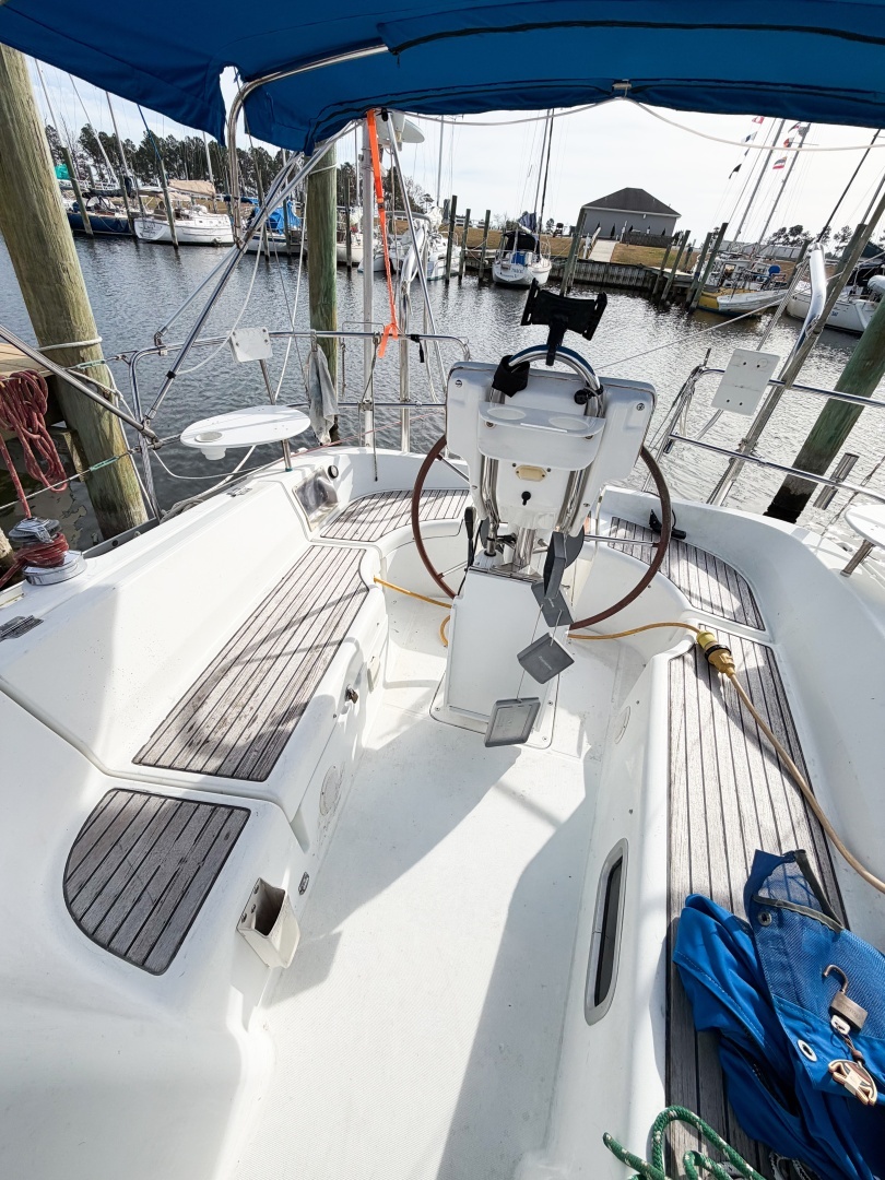 2007 Beneteau 323 - Image 30