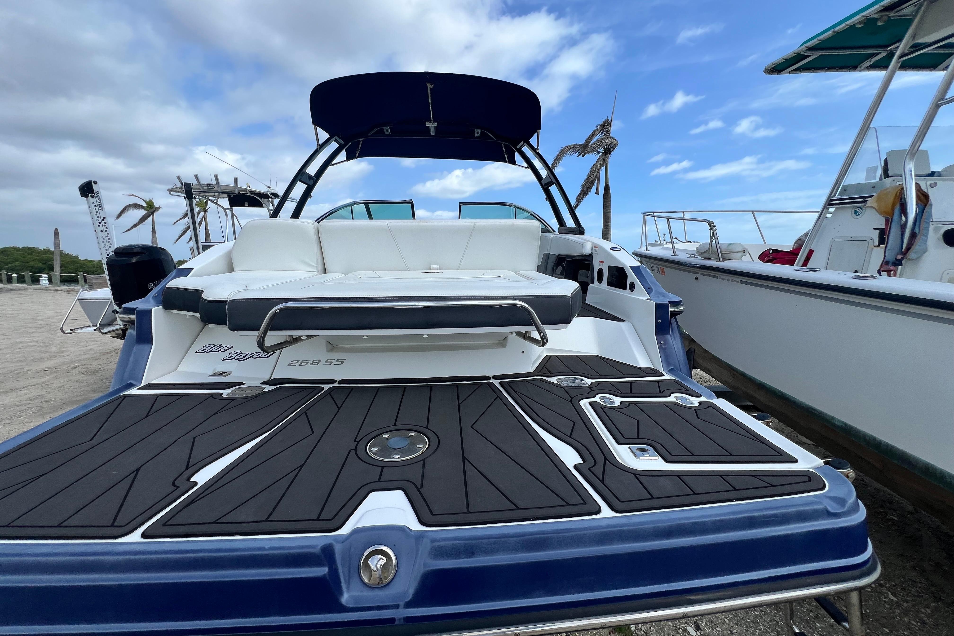 2015 Monterey 268SS Super Sport boat with sleek design and spacious seating.