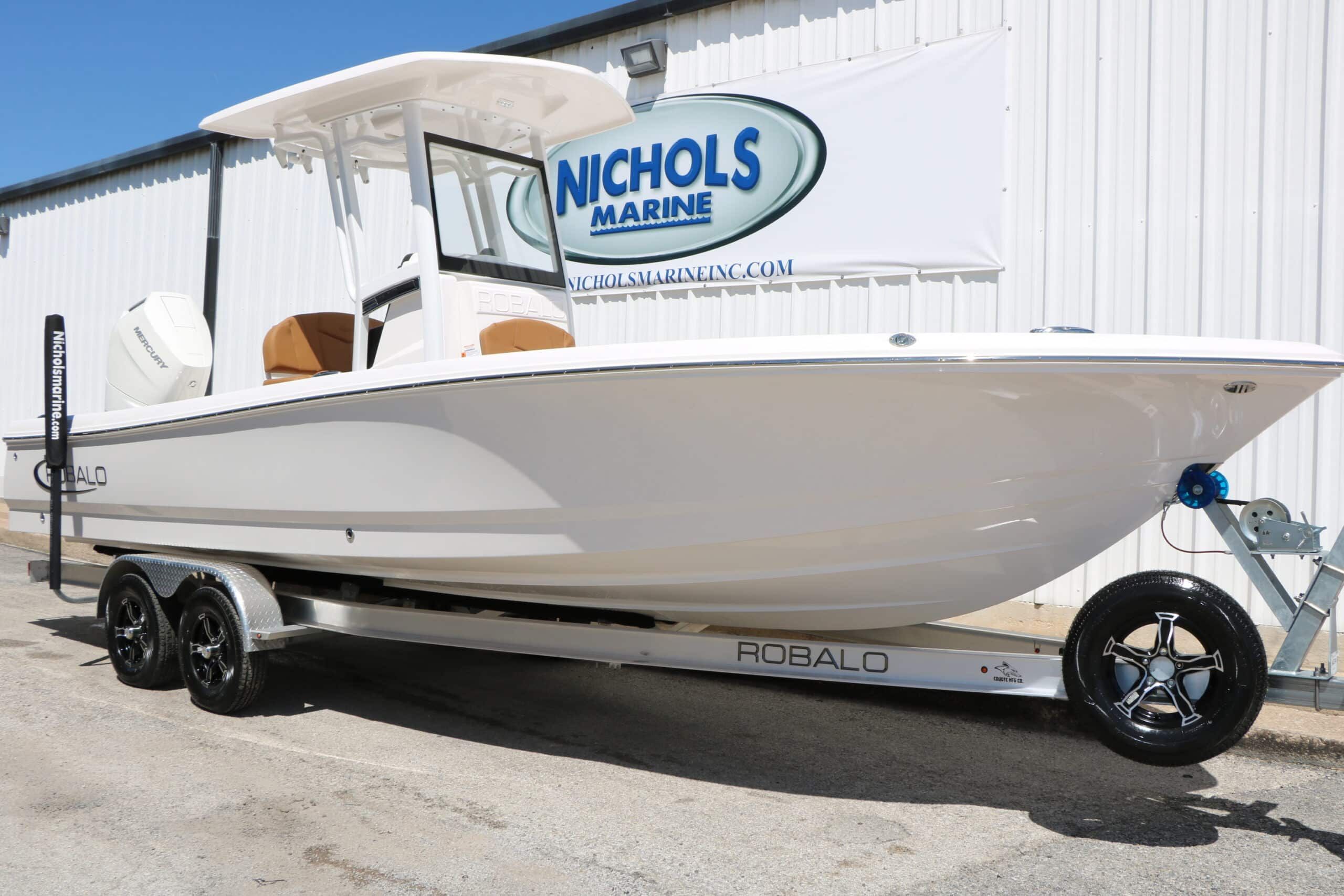 2026 Robalo 246 Cayman - 3