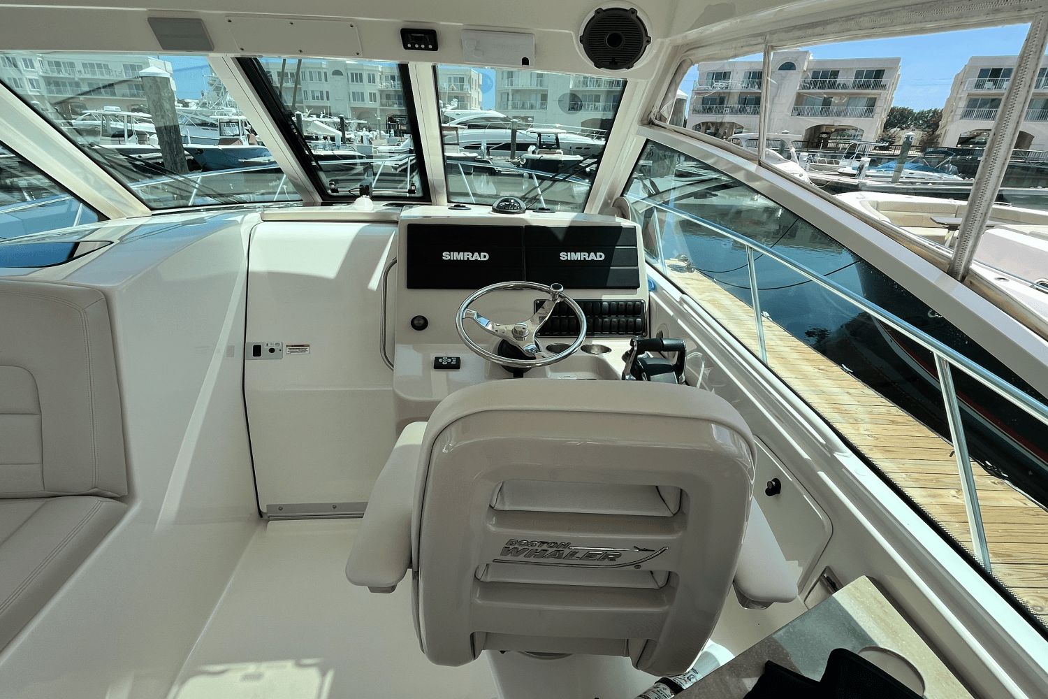 2022 Boston Whaler 345 Conquest - 6