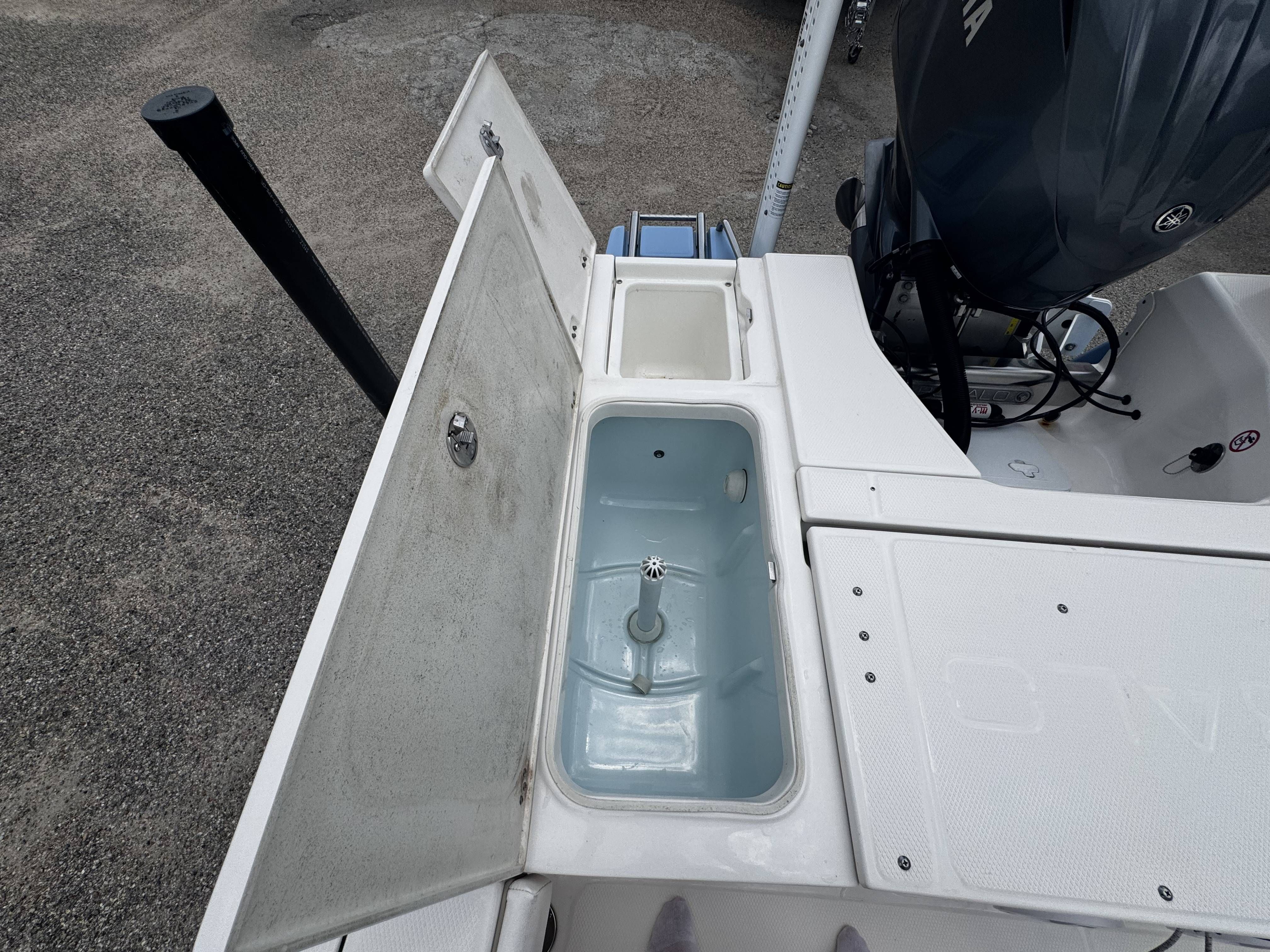 2022 Robalo Cayman 226 - 19