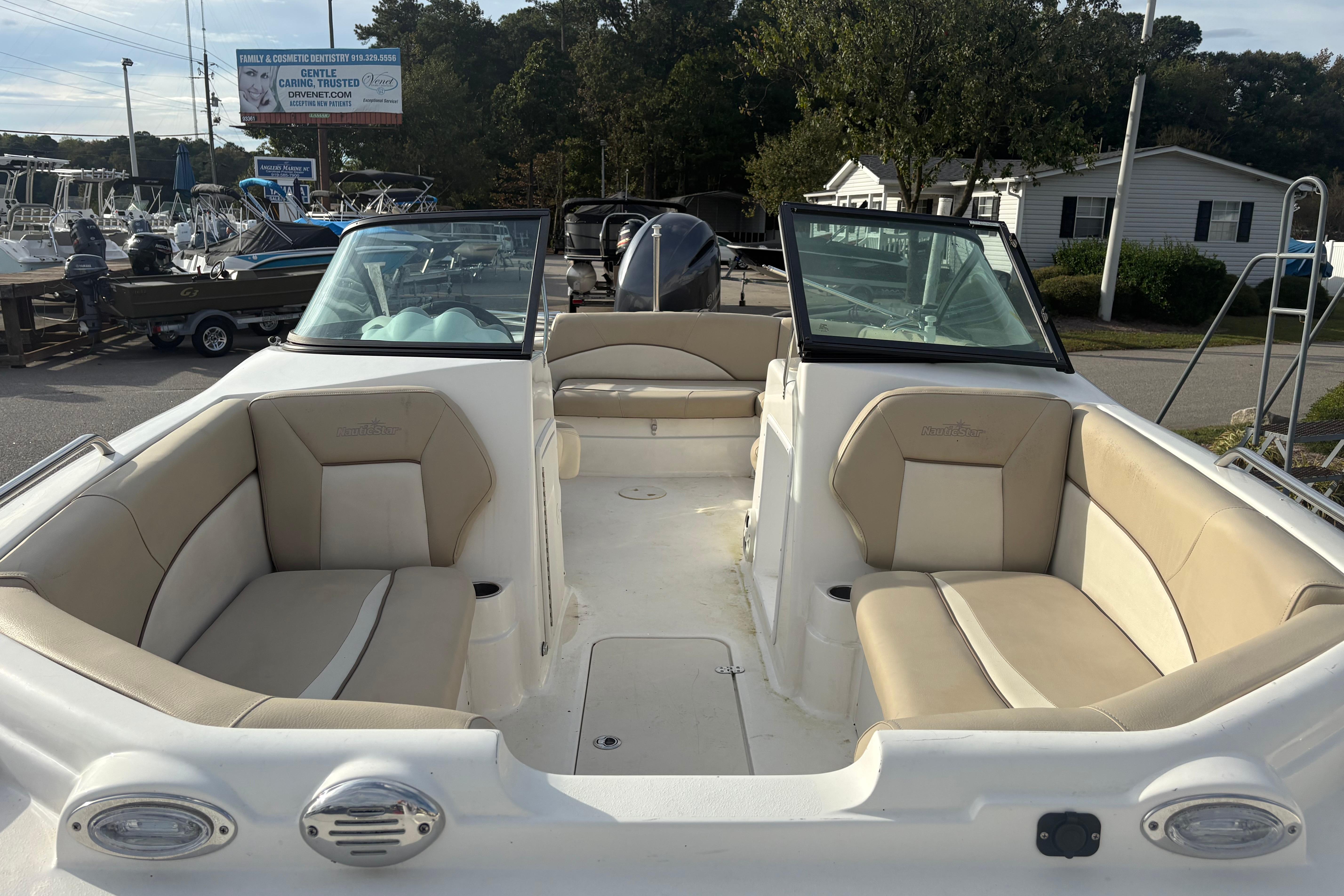 2022 NauticStar 203 DC