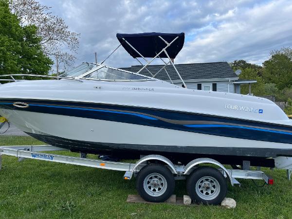 1997 Four Winns 225 Sundowner