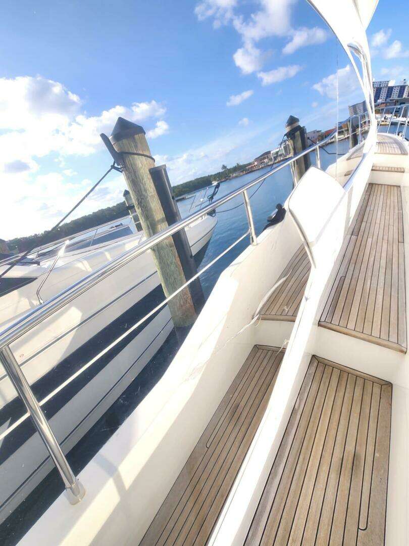 2014 Azimut Flybridge - Image 12
